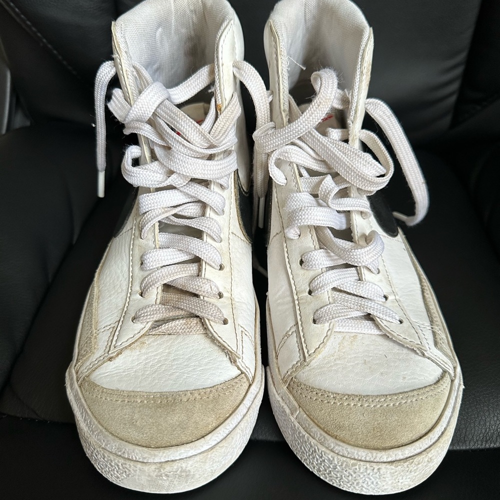 Nike Blazers size 5 youth. EUC
